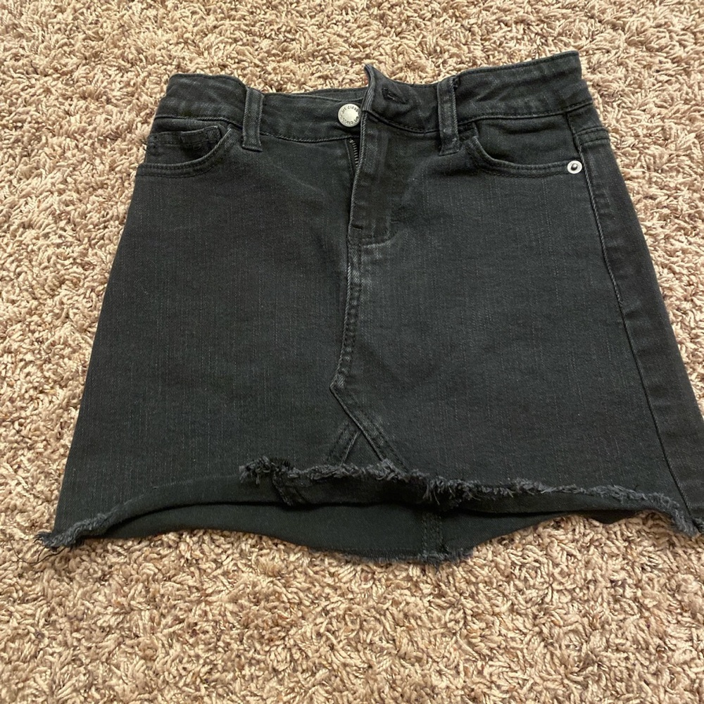Black kids skirt: very stretchy and kind of short.